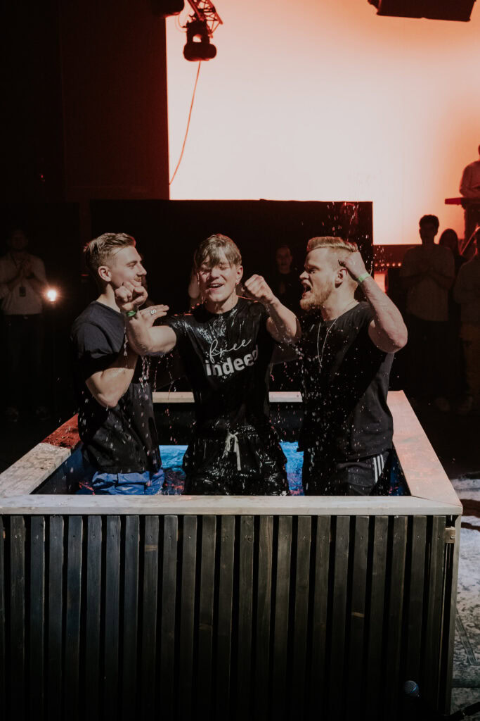 Ceremonial baptism with young Christians, water baptism as part of the Christian faith, inspiring event with a spirit of community.