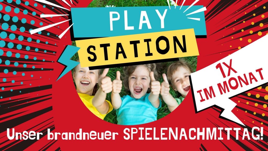 Spielplatz mit lachenden Kindern, die Daumen hoch zeigen.
