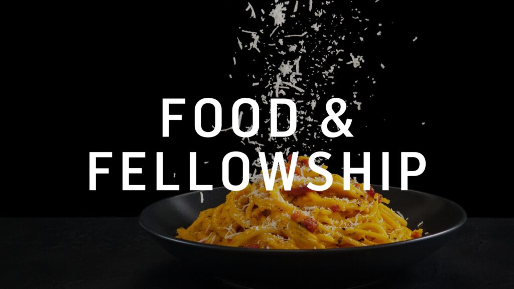 Alt Text: Fröhliche Kirchengemeinde in Thun bei einem gemeinsamen Gottesdienst mit Vortrag, Musik und Gemeinschaft.