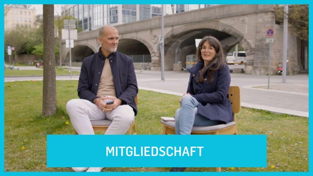 Outdoor talk about membership at ICF Munich, modern and inviting.